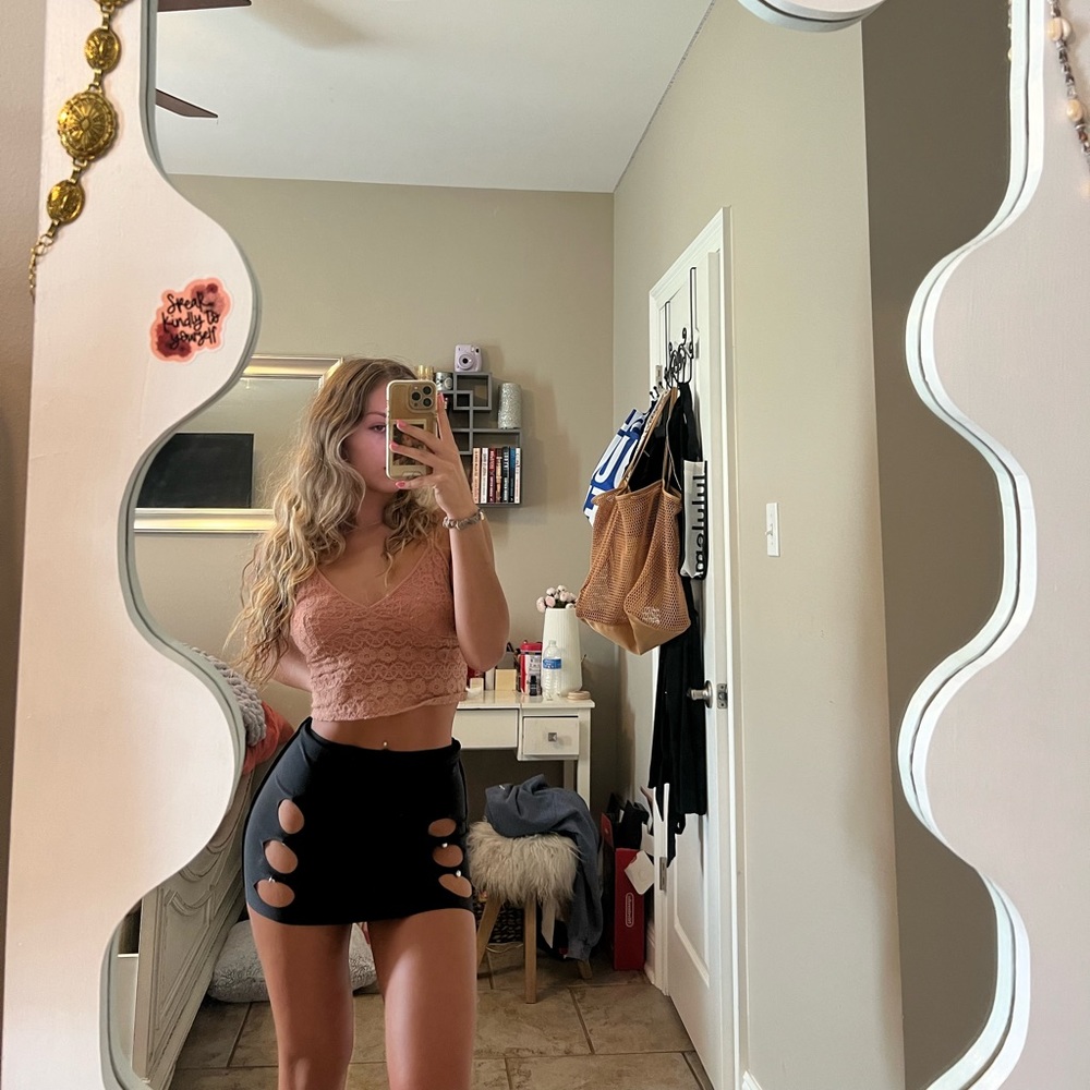 Women’s Mini Skirt!!